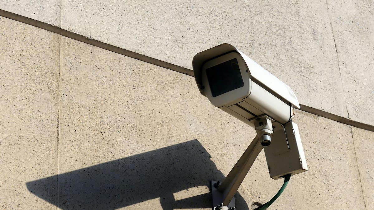 Autoridades retiraron 73 cámaras ilegales de videovigilancia en Ecatepec tras denuncias ciudadanas, al confirmar que operaban sin permisos y podían vulnerar la privacidad de quienes transitaban por la zona