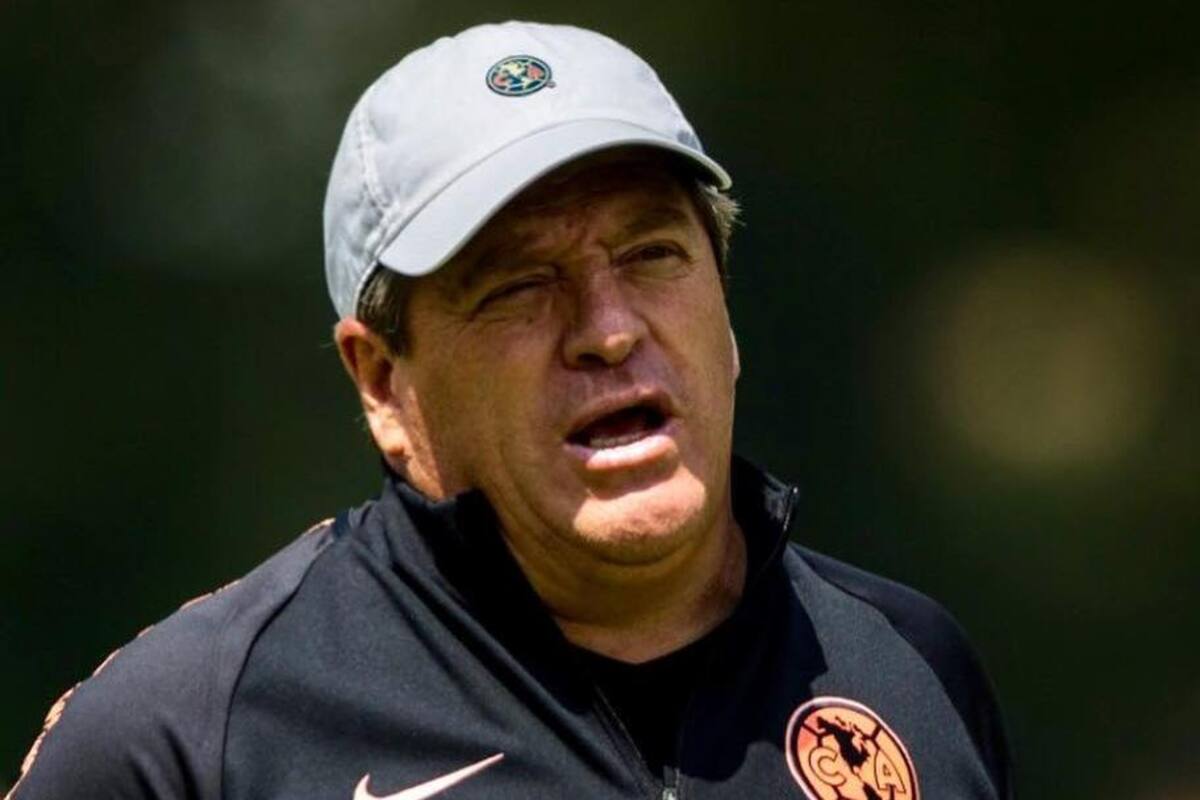 ¡Herrera sigue recibiendo caña! #Fuerapiojo, afición explota contra DT de América