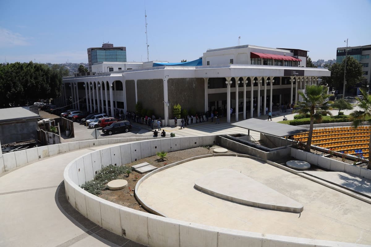 Quiere Jaime Bonilla donar el Centro de Gobierno a la UABC