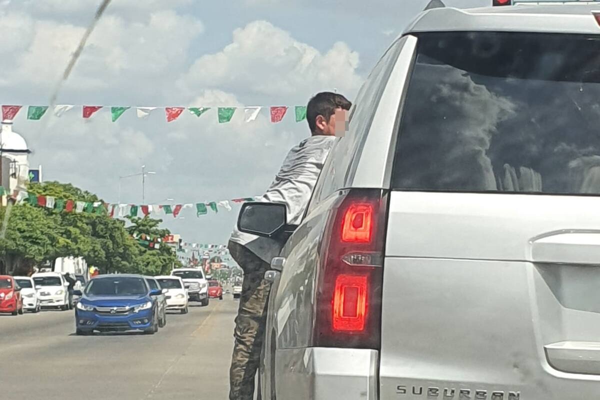 Navojoa: Entre la luz roja y la verde niños buscan ganarse unos pesos