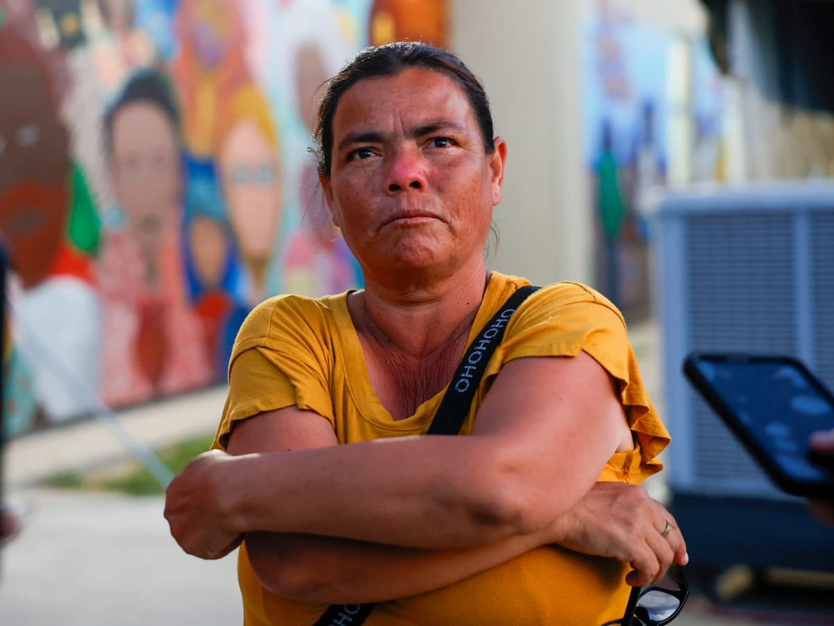 Nora Guadalupe Cruz, originaria de Guasave, pero residente de Los Mochis, Sinaloa, cuenta que junto a su hija Sara, su yerno José Ángel y sus dos pequeñas nietas, Maleni y Nora, decidió salir del estado con destino a Camalú, en San Quintín, donde tienen familiares l Foto: Juan J. Morales
