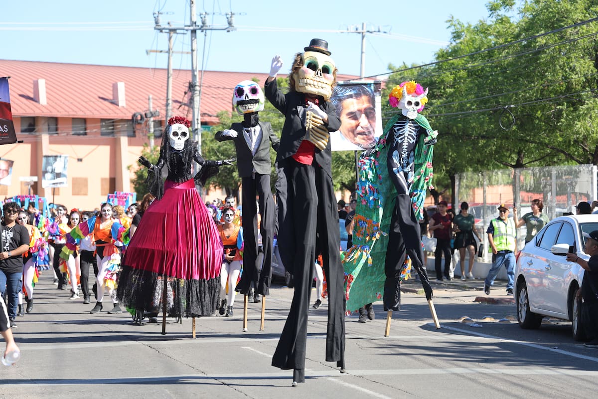 Universidad de Sonora celebra 25 años de su tradicional Procesión de Día de Muertos