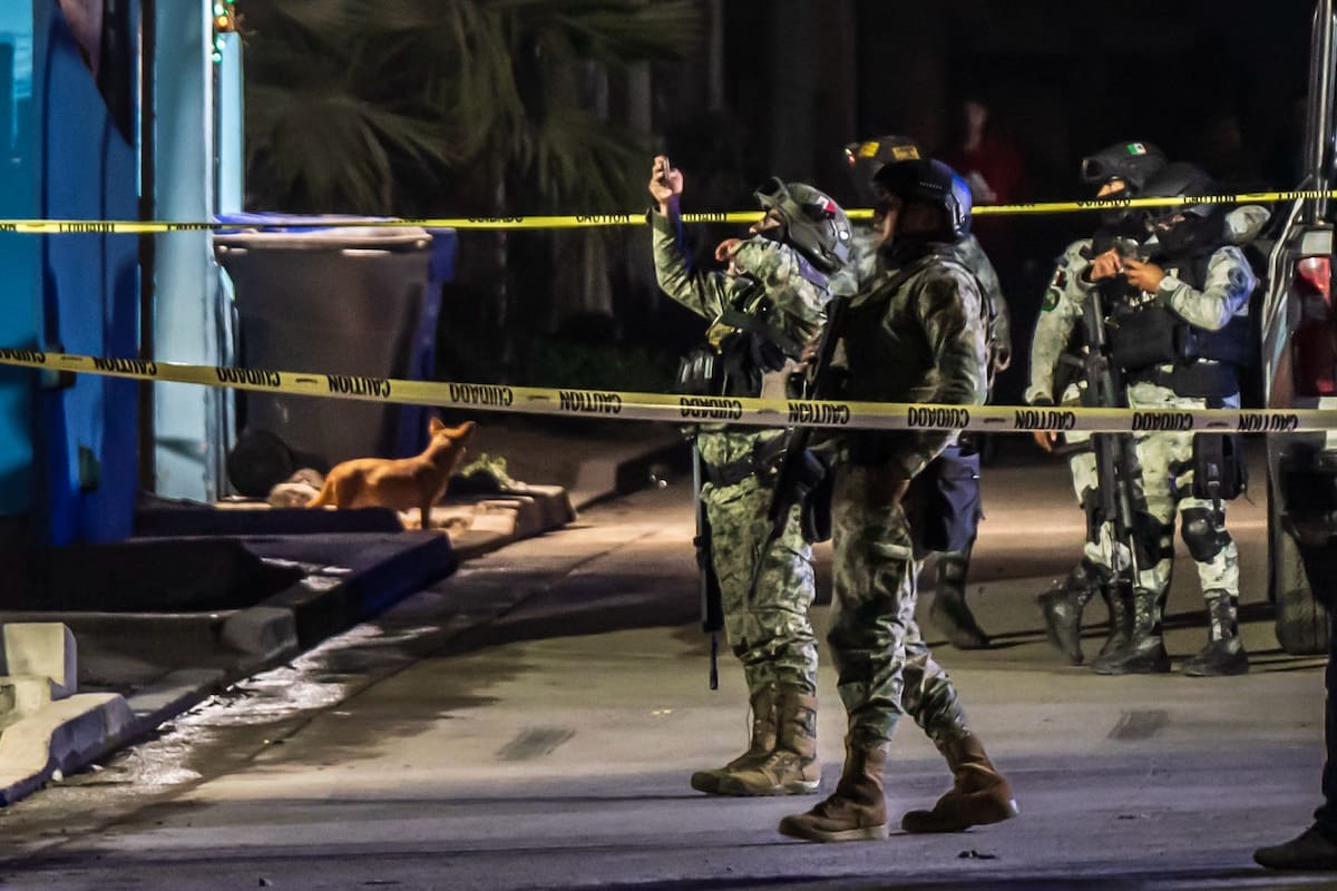 Un laboratorio clandestino presuntamente utilizado para la fabricación de metanfetamina fue descubierto durante un cateo realizado por la Fiscalía General de la República en la colonia Lagunitas. Foto: Border Zoom