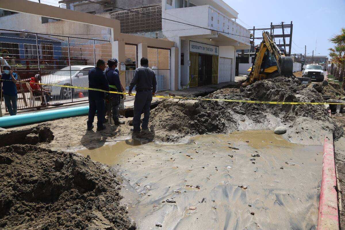 Luego de semanas, reparan fuga de aguas en el malecón