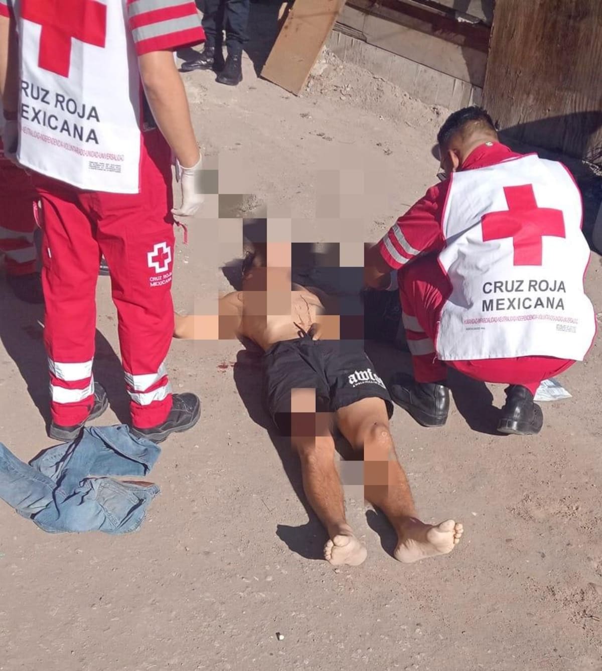 Un hombre fue asesinado a balazos dentro de una vivienda en la colonia Constitución, en Rosarito; hasta el momento no hay detenidos y la identidad de la víctima no ha sido revelada oficialmente. Foto: Cortesía.