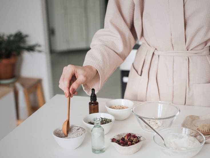 Cómo transformar tu crema corporal en autobronceador con unas gotas de maquillaje líquido