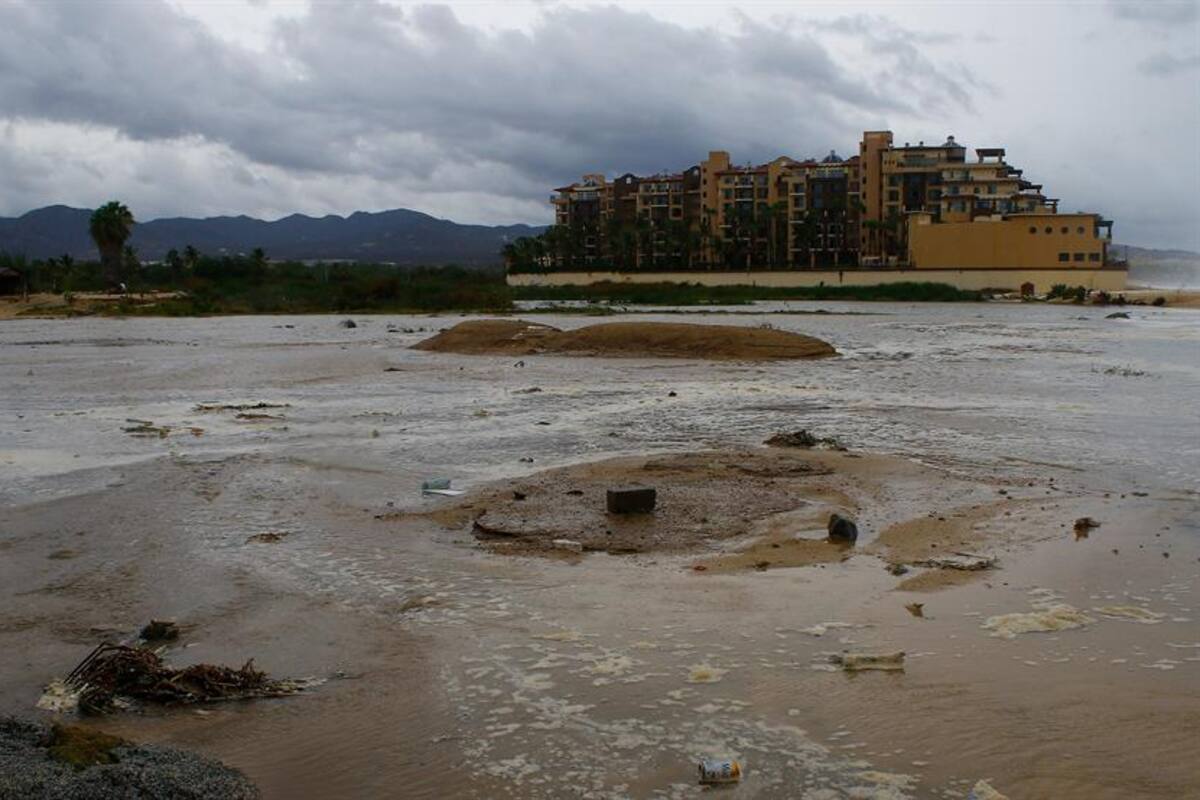 VIDEO: Huracán Genevieve deja inundaciones en Cabo San Lucas, Baja California Sur