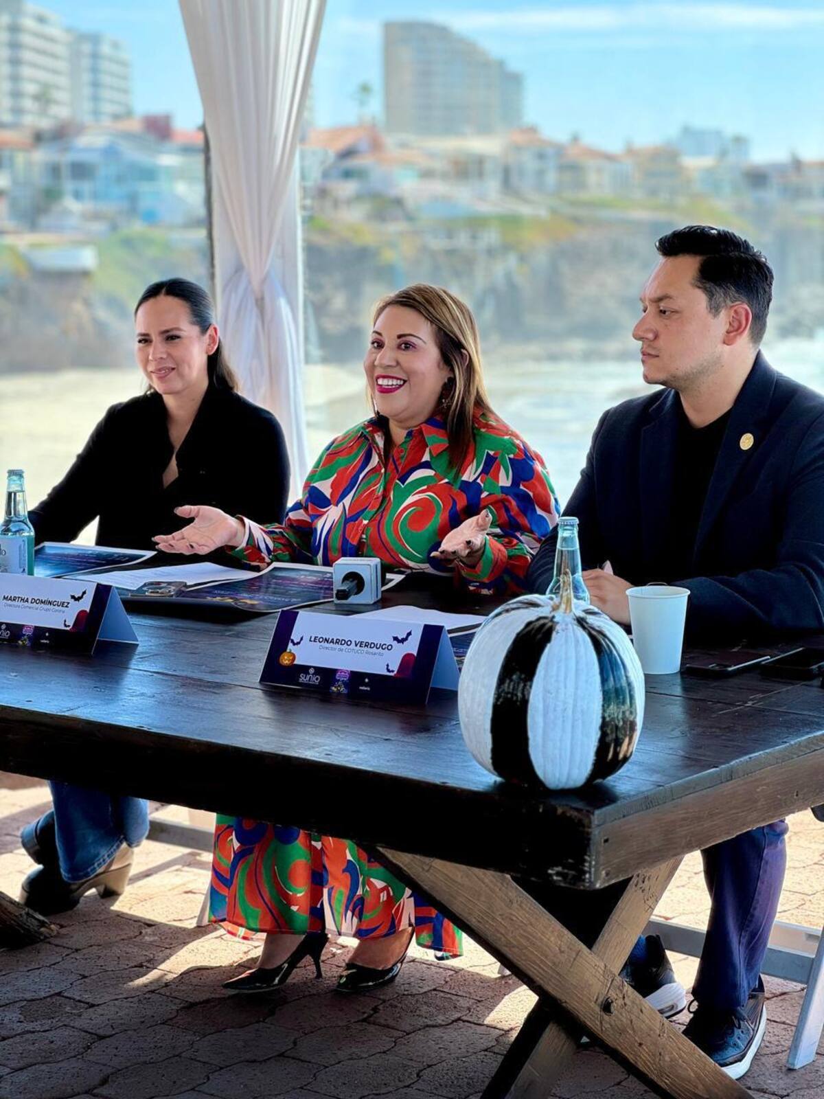 En rueda de prensa se dieron a conocer los detalles de la fiesta de disfraces “Beetleplaya”.