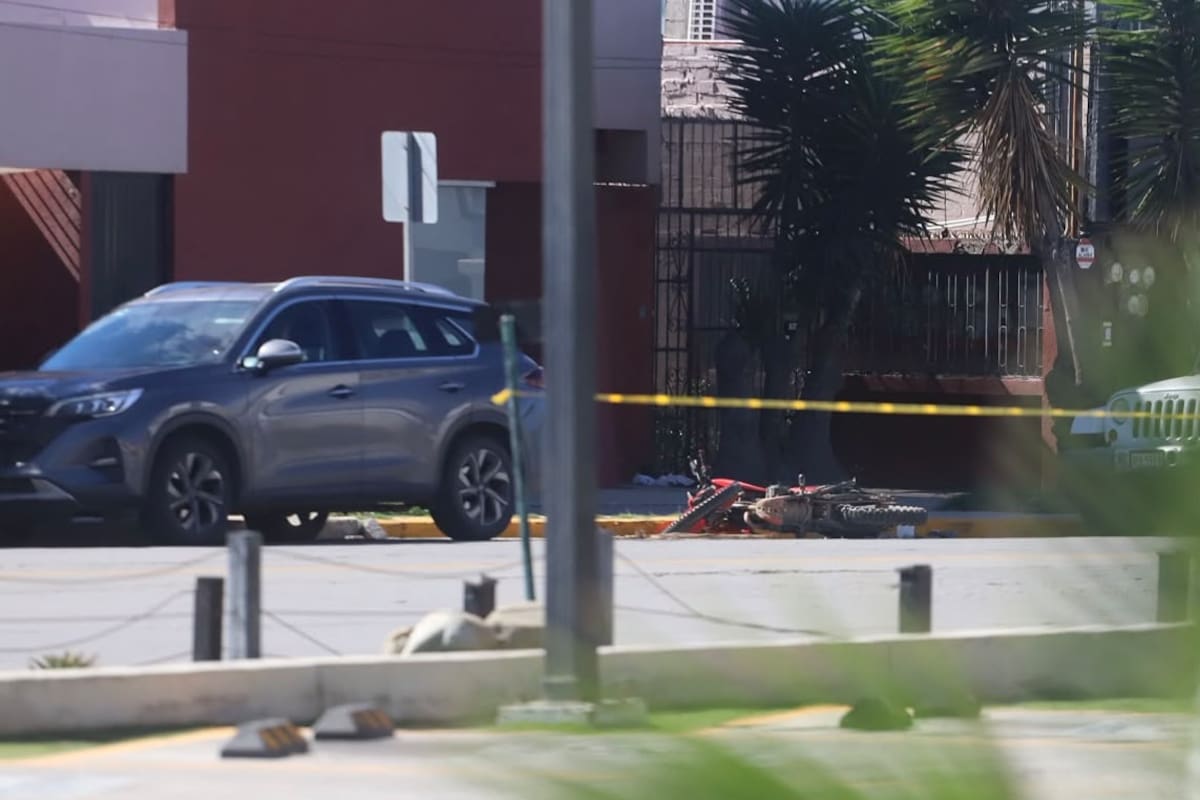 Muere motociclista tras persecución y disparos en el Centro de Ensenada