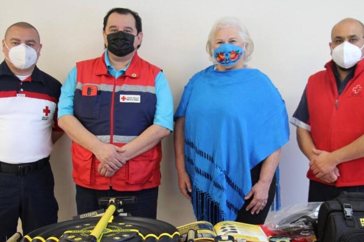 Donan equipo de rescate automotriz a Cruz Roja de Rosarito