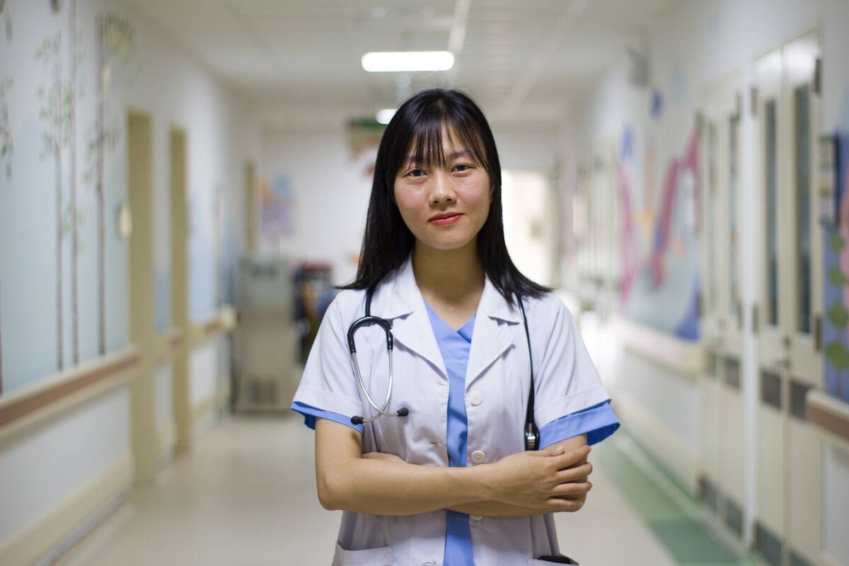 Corea del Sur formará estudiantes de medicina para combatir futuras epidemias