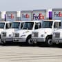 Cinco personas enfrentan cargos por robo de mercancía de lujo en camiones FedEx en San Diego