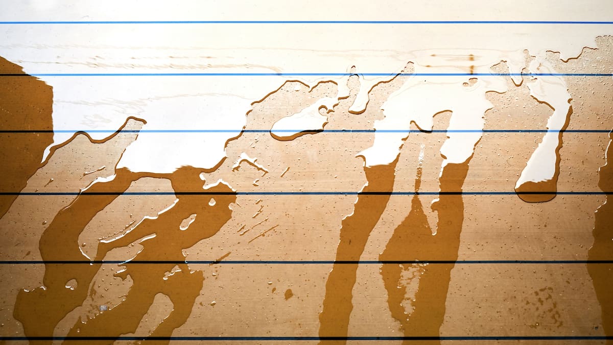 Especialistas recomiendan revisar instalaciones hidráulicas antes de salir de vacaciones para prevenir fugas prolongadas.