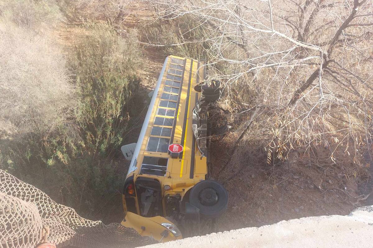 Ofrece Index apoyo a trabajadores tras accidente de camión en Nogales