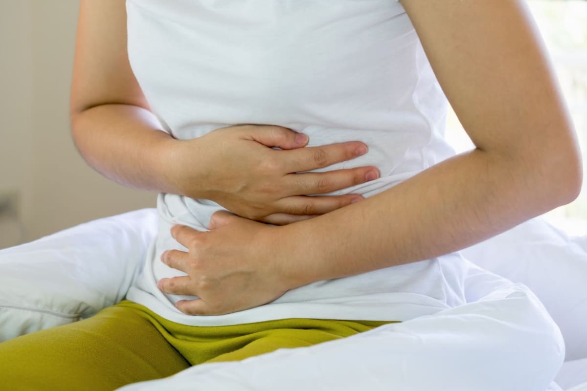 El dolor menstrual intenso no es normal y puede ser señal temprana de endometriosis, una de las principales causas de infertilidad