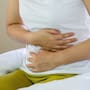 El dolor menstrual intenso no es normal y puede ser señal temprana de endometriosis, una de las principales causas de infertilidad