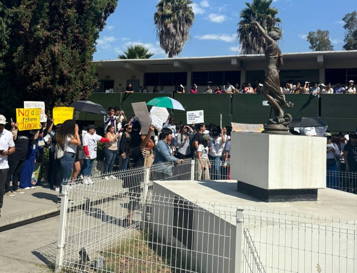 Les pareció muy triste lo que estaba pasando en el país y que los estudiantes no se estén informando.