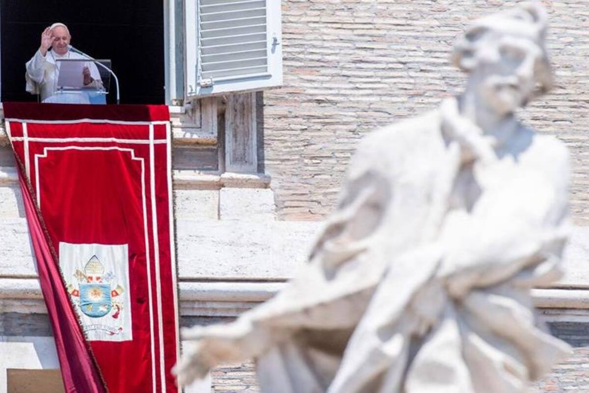 Papa Francisco, "muy afligido" por conversión en la mezquita de Santa Sofía