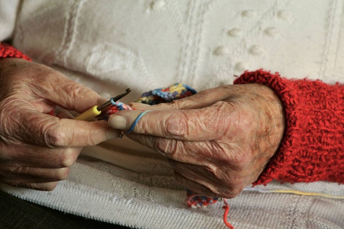 Vacunan a mujer de 109 años de edad contra el Covid-19 en Edomex