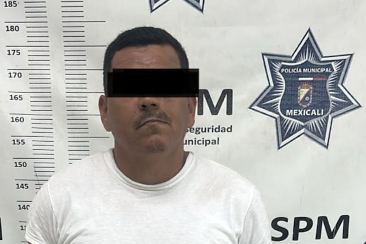 Lo “cachan” tomando en la vía pública y lesiona a un policía al intentar detenerlo