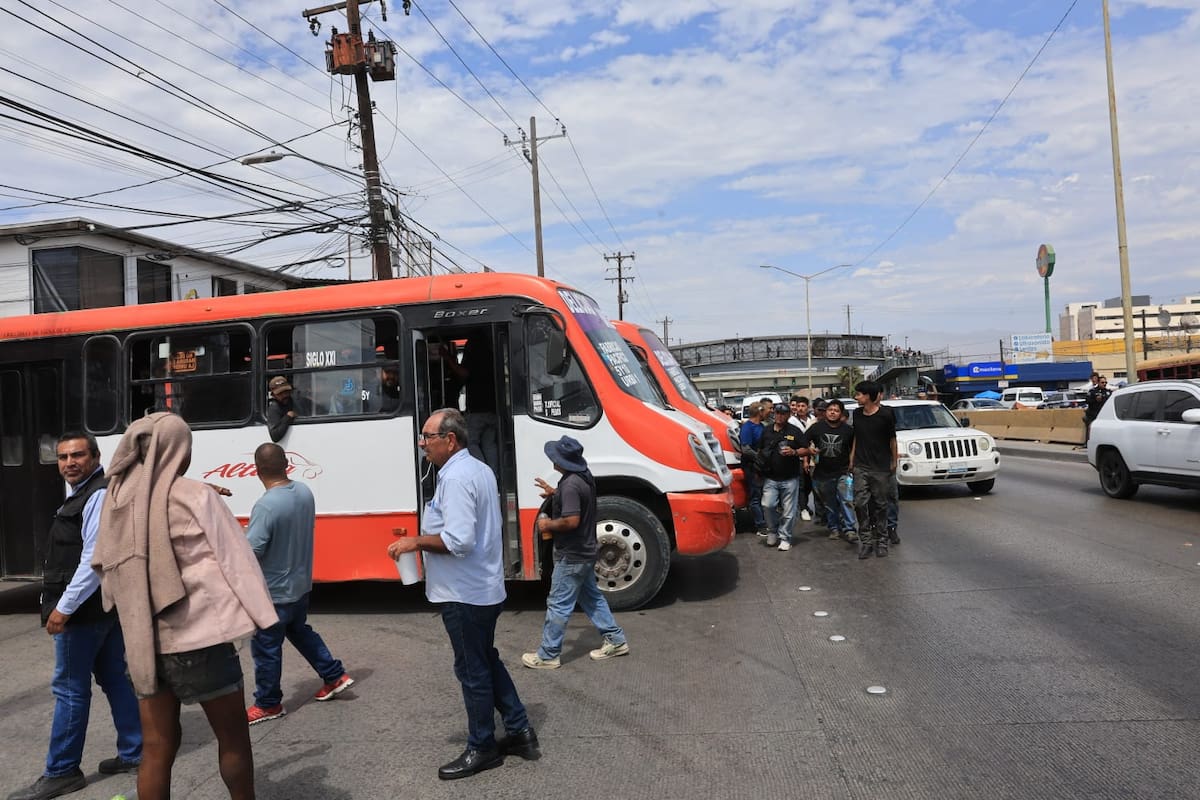 Transportistas de Altisa bloquean la 5 y 10 por nuevas rutas