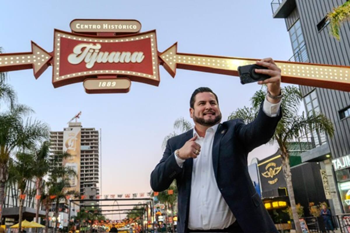 Devela Ismael Burgueño puerta al Centro Histórico