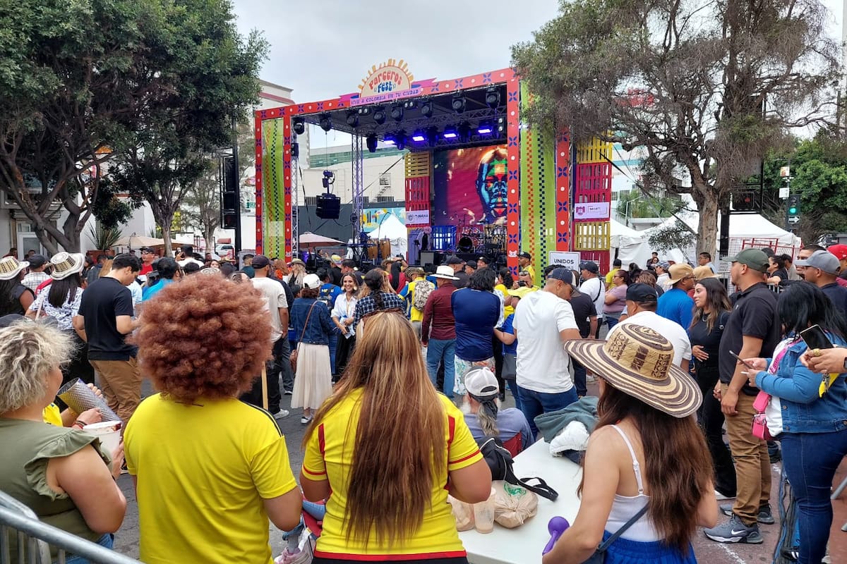 Piden colombianos ayuda a la Presidenta Sheinbaum para regularizarse