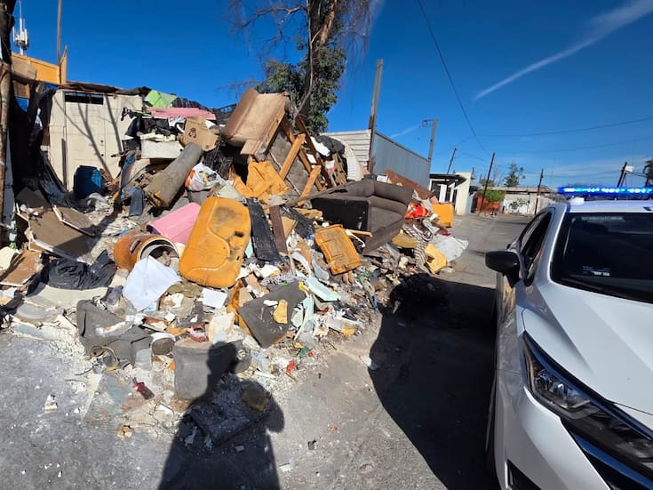 Convierten casa en basurero y reciben multa de más de 11 mil pesos en Mexicali