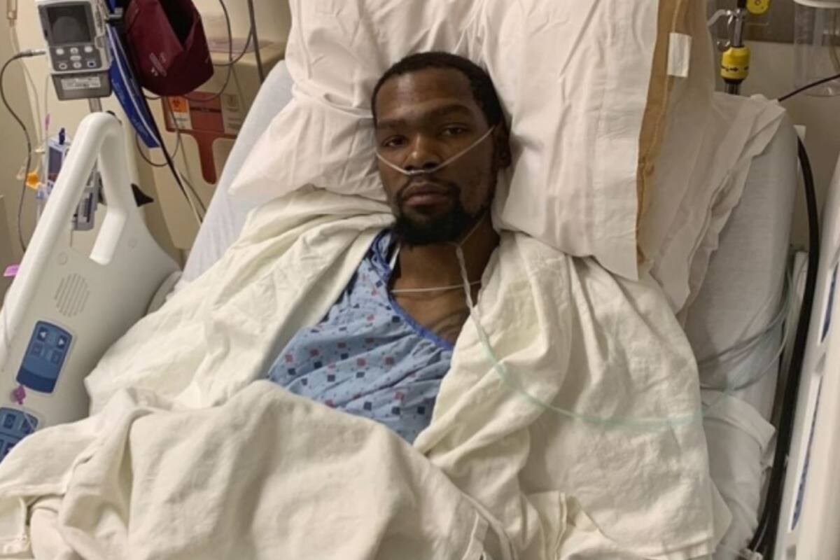 Se muestra Kevin Durant tras operación de tendón de aquiles