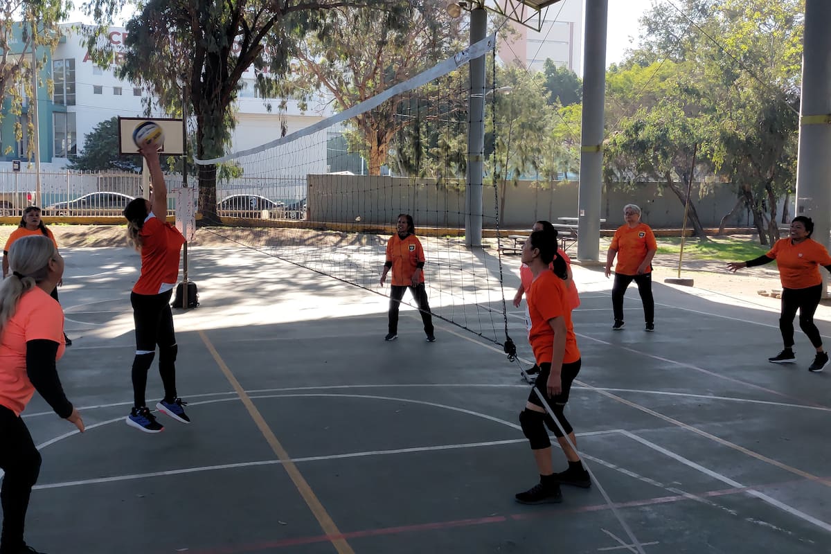 Invitan a mujeres mayores de 40 a practicar cachibol y disfrutar ‘segunda juventud’