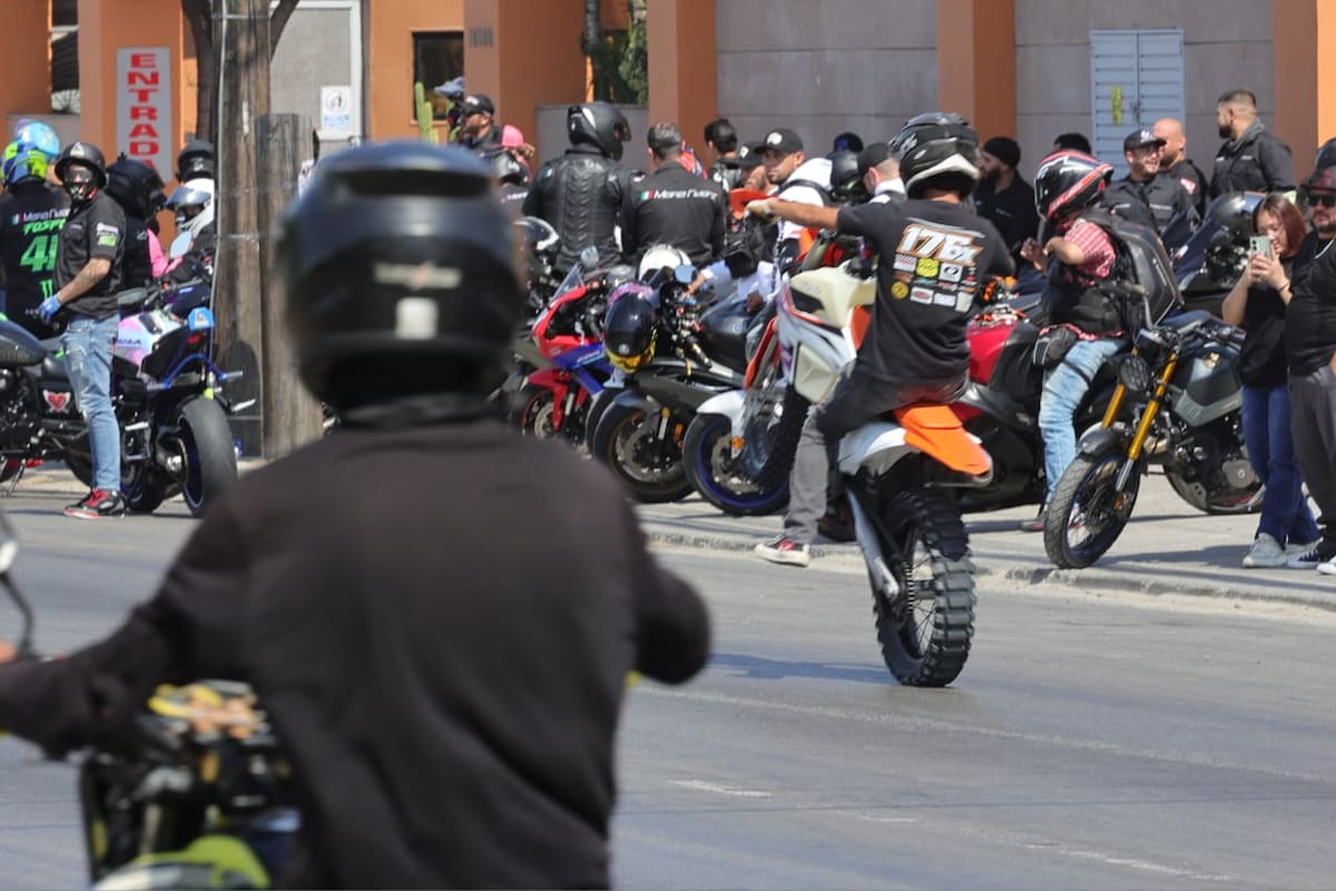 Los motociclistas, provenientes de distintas partes del estado y de California, se reunieron para realizar “stunts”. Foto: Sergio Ortiz