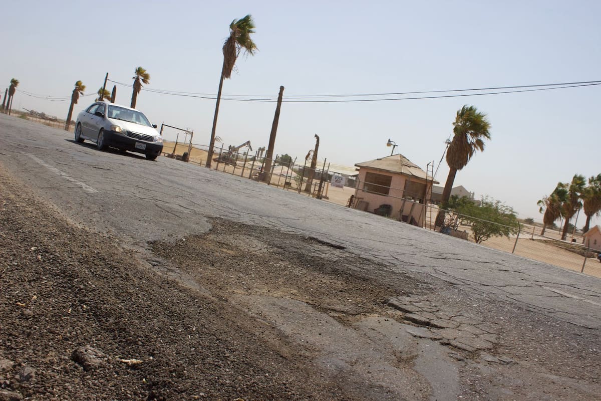 Atienden tramos dañados de la carretera al valle de SLRC