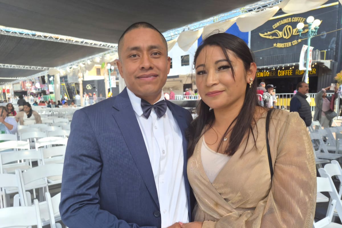 Parejas formalizan su unión en celebración realizada en la avenida Revolución