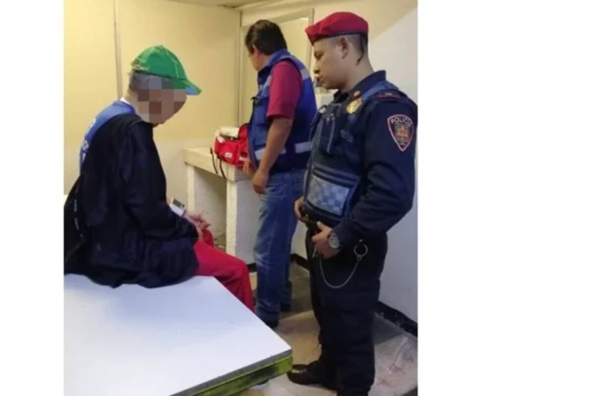 Hombre mayor intenta arrojarse a vías del metro; policías lo evitan