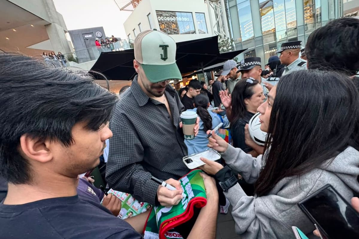 Convive selección de Irán con aficionados de Tijuana antes de dejar el municipio