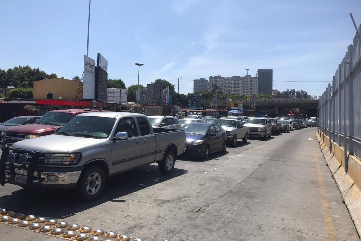 Deja Memorial Day largas filas en garitas