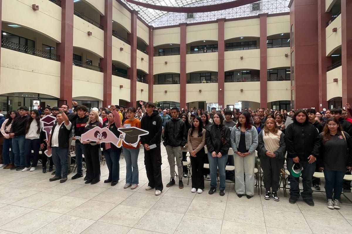 Entregan 288 becas a jóvenes de Rosarito; fue la primera entrega de apoyos del programa Becas que Transforman
