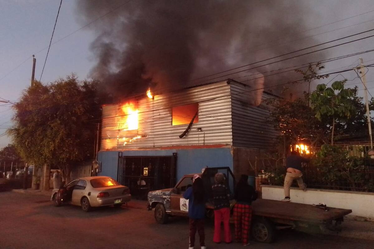 Se incendia negocio de carnitas en Ensenada