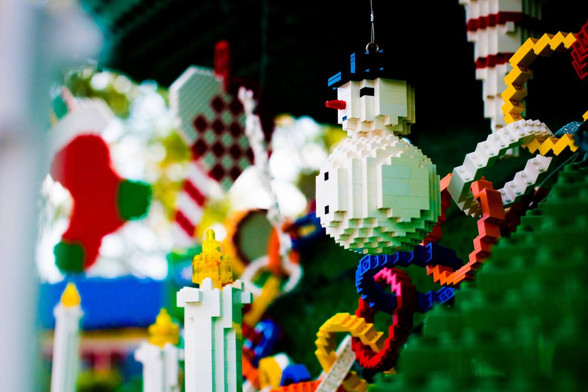 ¡Feliz Brickmas! Legolang a tono con la temporada navideña