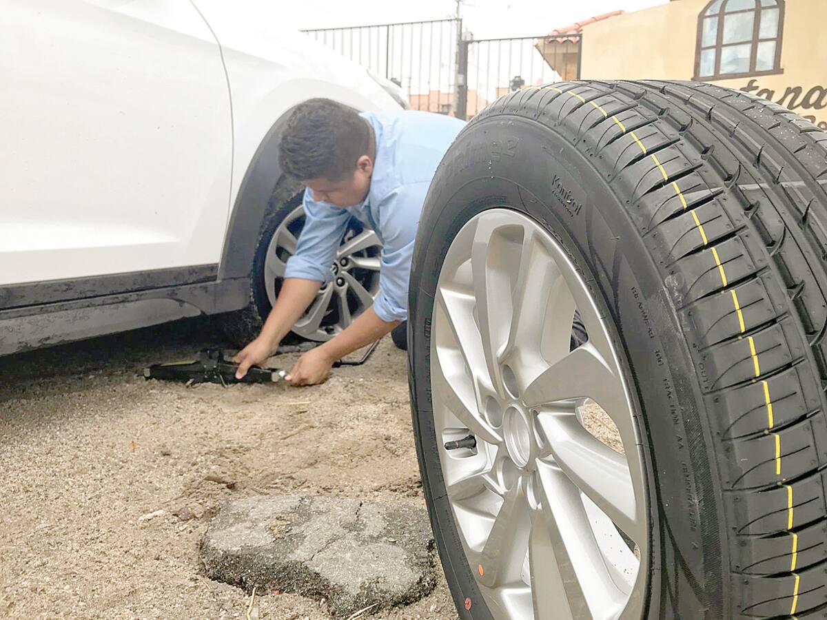 El primer empleo de Saro Restivo en Hermosillo fue en una llantera. (Imagen Ilustrativa) | Archivo GH