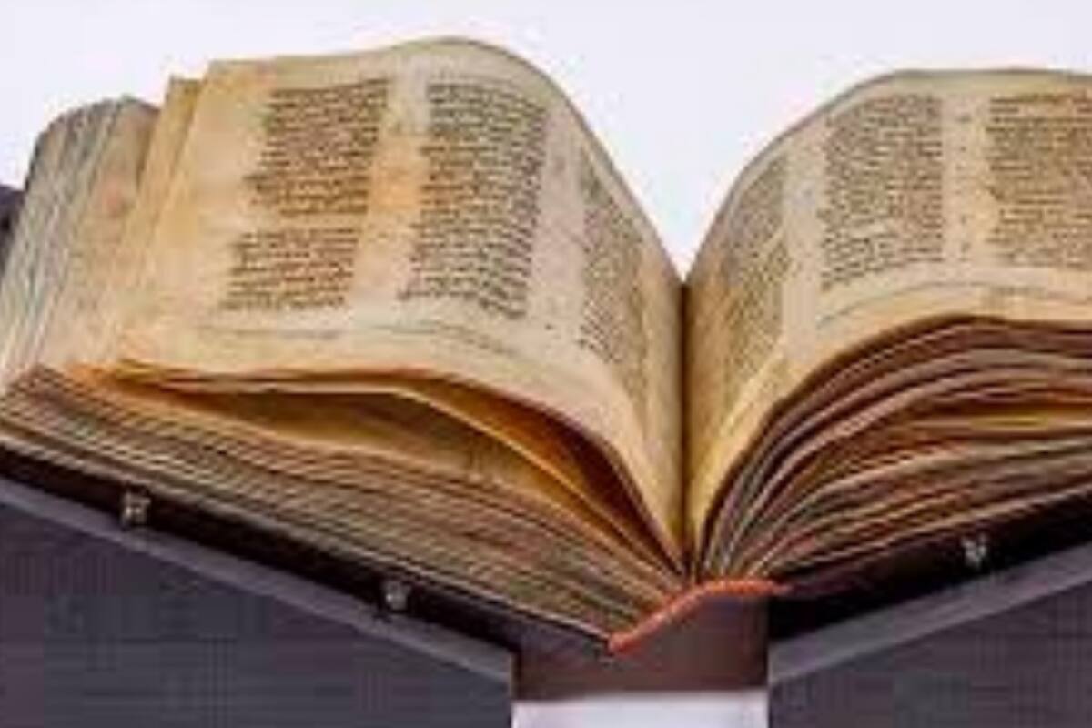 Manuscrito del Pentateuco de casi mil años se exhibe en Washington