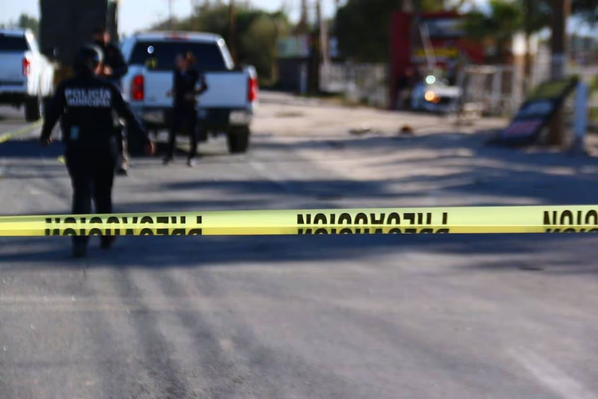 Joven de 22 años resulta con herida de bala mientras esperaba su transporte laboral en la colonia Nuevo Hermosillo