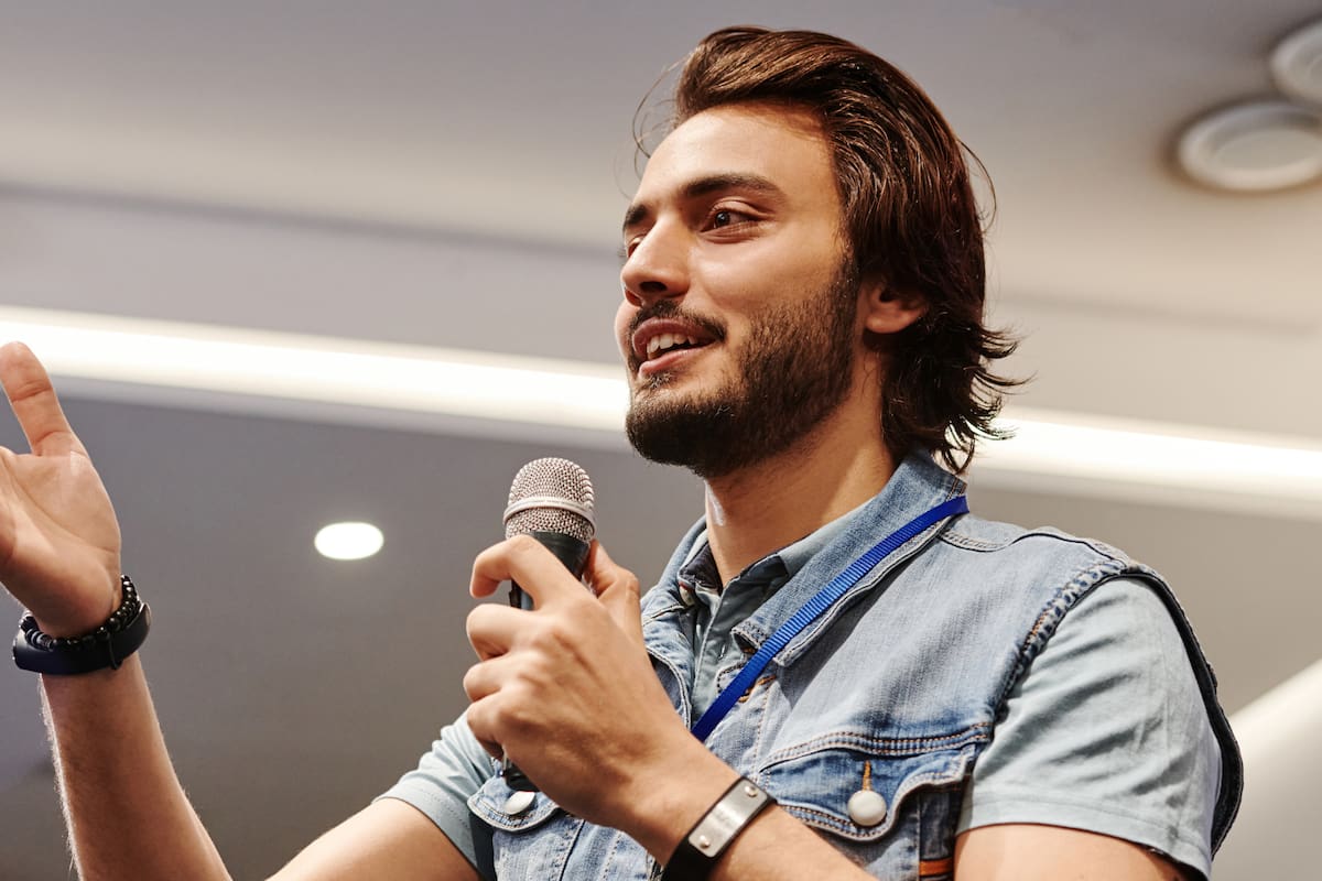 ¿Por qué la fluidez verbal puede ser un predictor sorprendente de la longevidad?