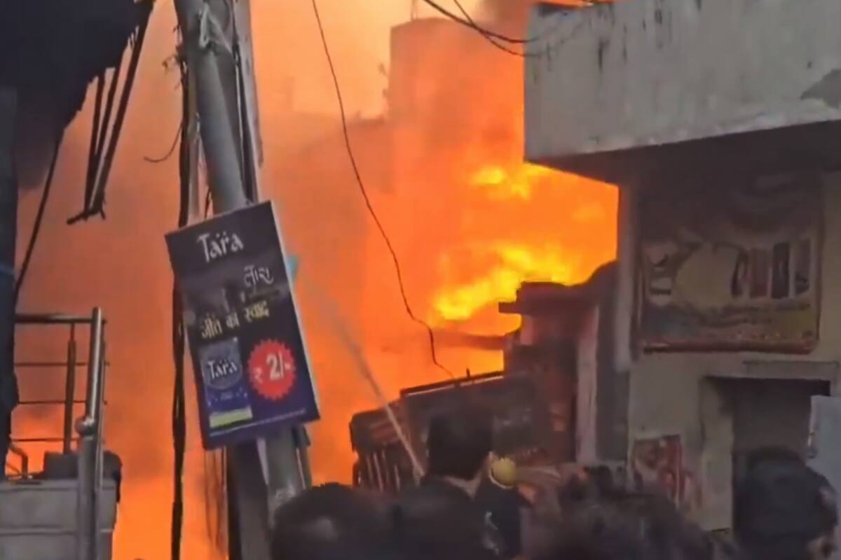 VIDEO: Once muertos en terrible incendio de fábrica de pintura en India
