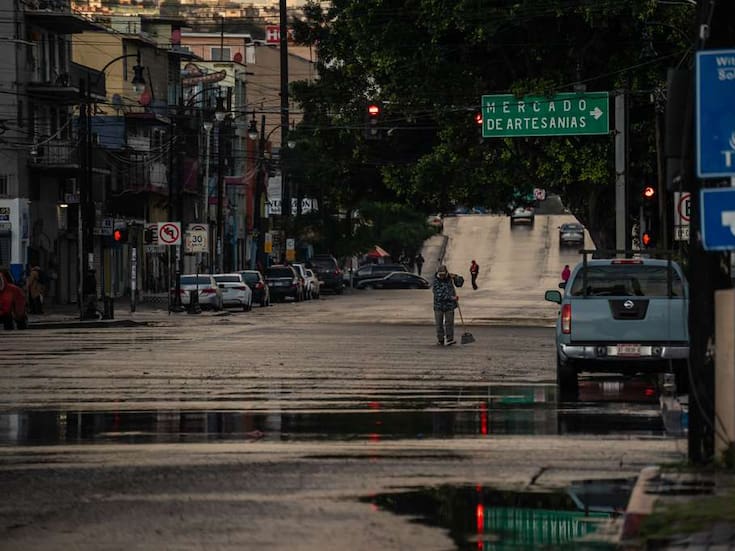 Se quedan sin luz 50 mil personas en Tijuana tras lluvias