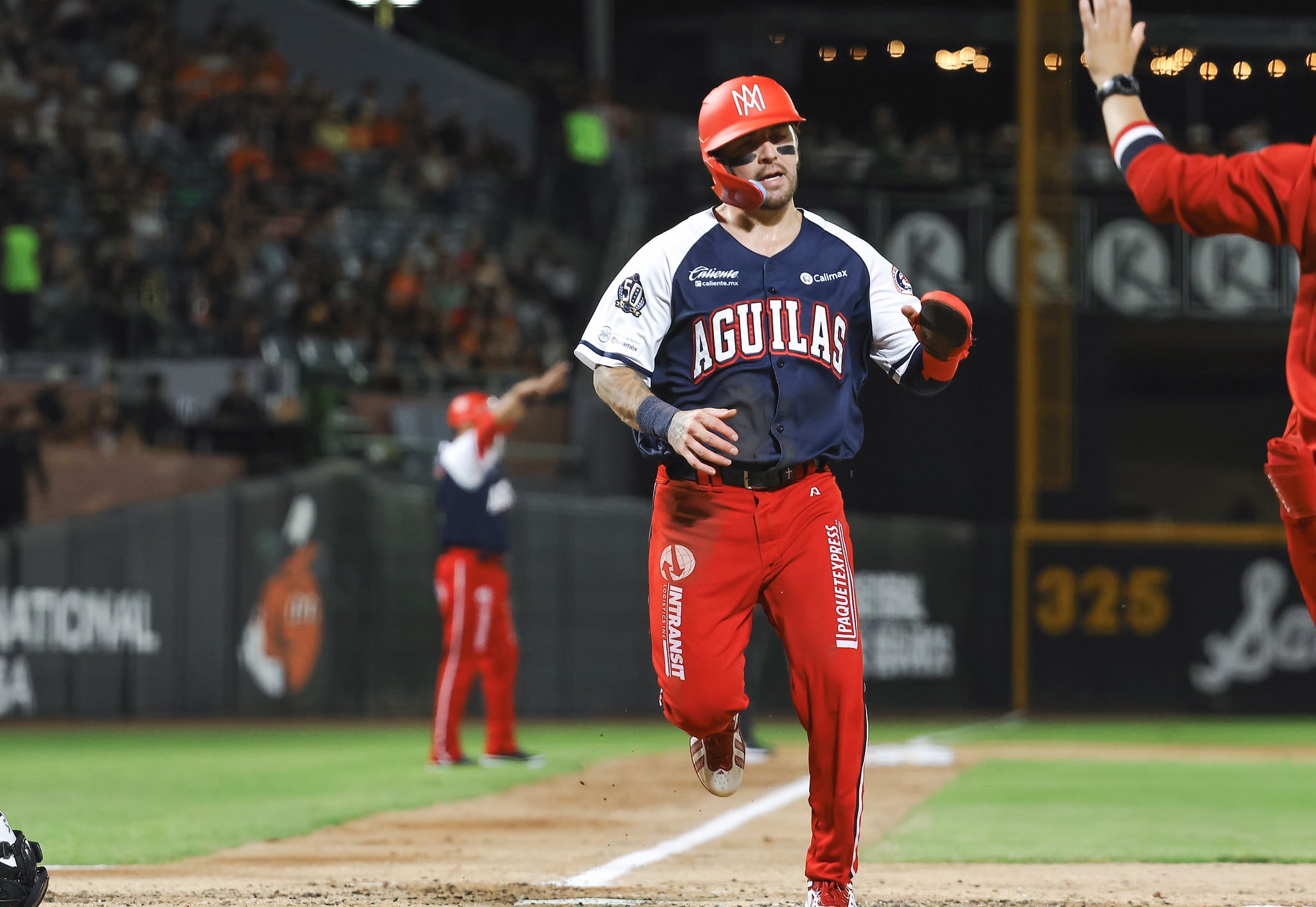 Kai Murphy anota carrera para los Águilas de Mexicali en el juego inaugural en el Estadio Fernando Valenzuela de Hermosillo. (Foto: Cortesía Naranjeros)