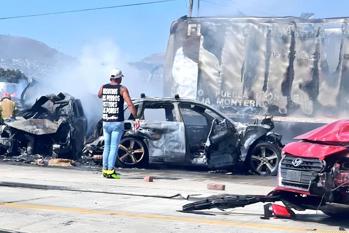 Víctimas del accidente en la México-Puebla serán identificadas con pruebas genéticas: Fiscalía Edomex