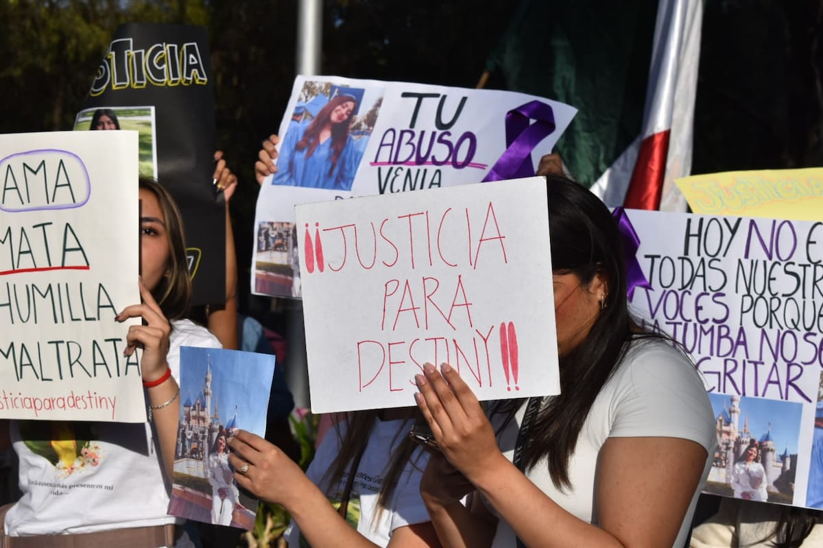Familiares y amigas de Destiny exigen justicia frente al Palacio Municipal de Tijuana