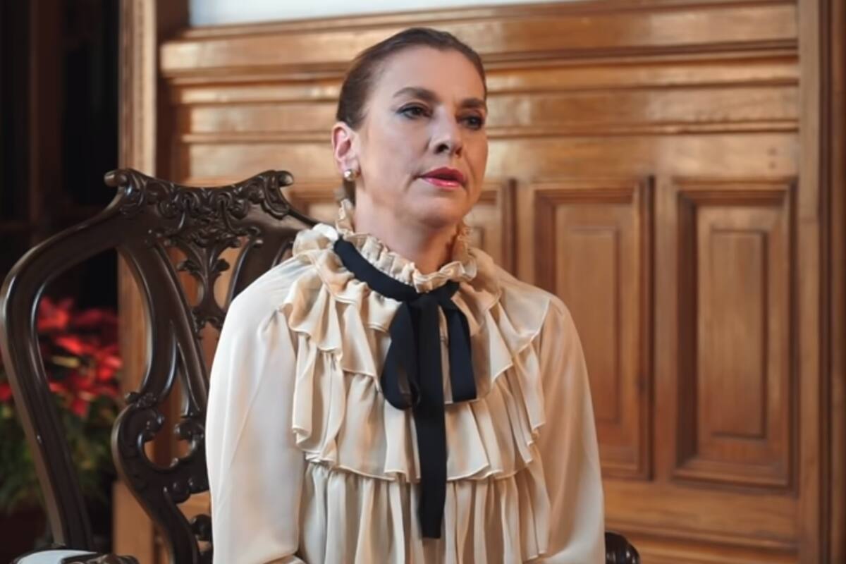 Blusa que vistió Beatriz Gutiérrez Müller en mensaje navideño, desata críticas en redes sociales