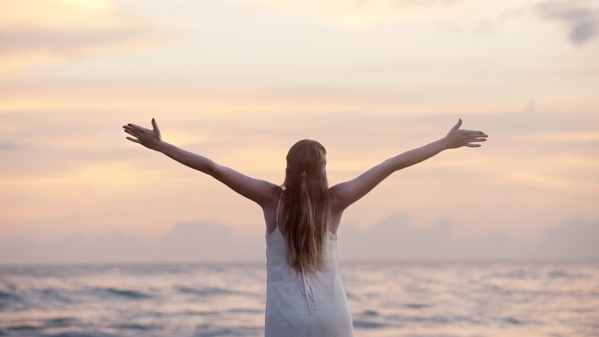 Estudios revelan que buscar solo felicidad (placer inmediato) puede generar insatisfacción, mientras que perseguir un propósito aunque implique esfuerzo da mayor plenitud|Foto: Canva